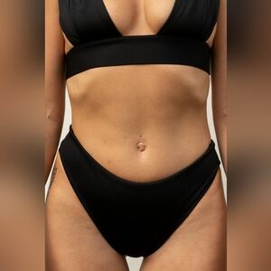 NWT Londre New Classic top & High-Leg Scrunch bottoms, both size S, matte black